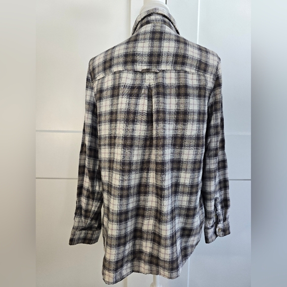 American Eagle Amazingly Sodt Plaid Button-Up Shirt - Picture 6 of 11